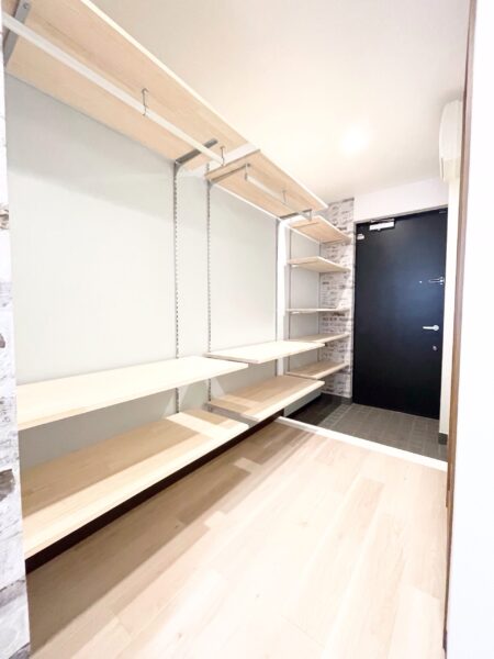 大型収納 (玄関) 大型収納 (玄関)