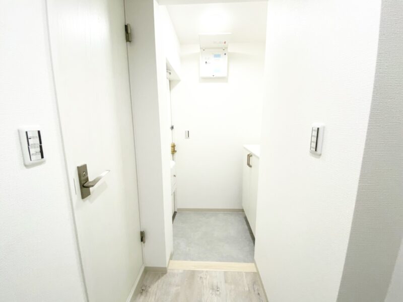 (玄関) (玄関)