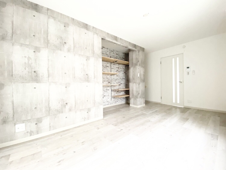 ２面採光の居室はコンクリート打ち放し＆明るい木目デザイン♪(寝室)