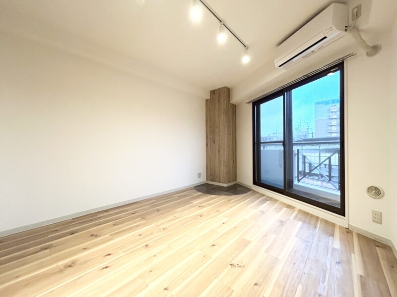 (寝室) (寝室)