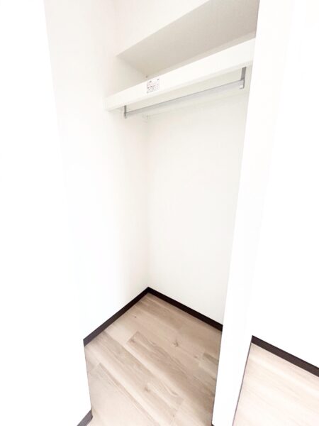 玄関側の居室はウォークインタイプの収納 (子供部屋) 玄関側の居室はウォークインタイプの収納 (子供部屋)