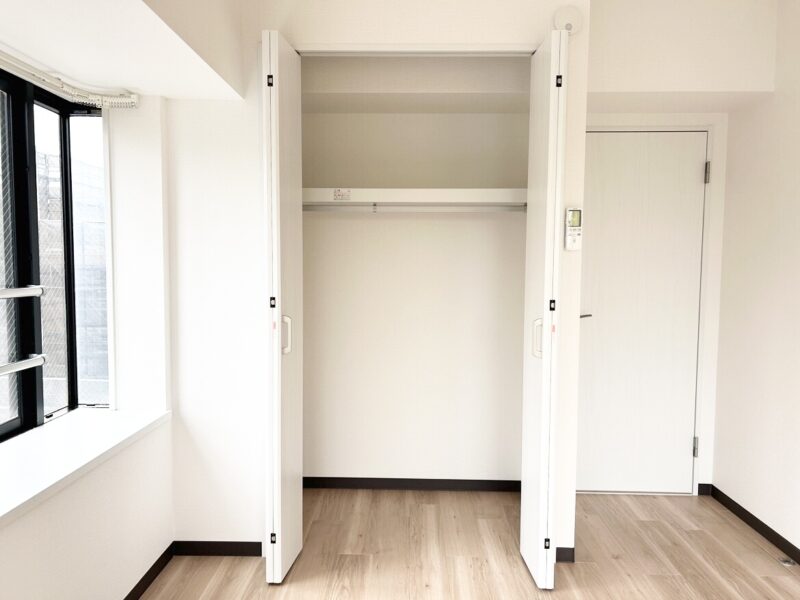 クローゼット (寝室) クローゼット (寝室)