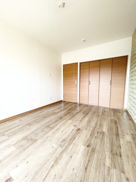 【クリーニング前】 (寝室) 【クリーニング前】 (寝室)