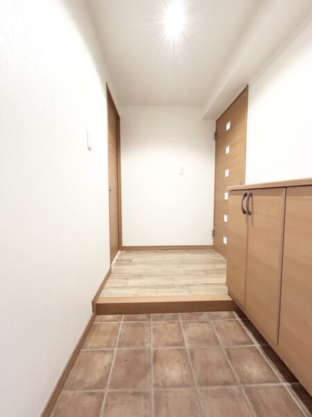 【クリーニング前】 (玄関) 【クリーニング前】 (玄関)