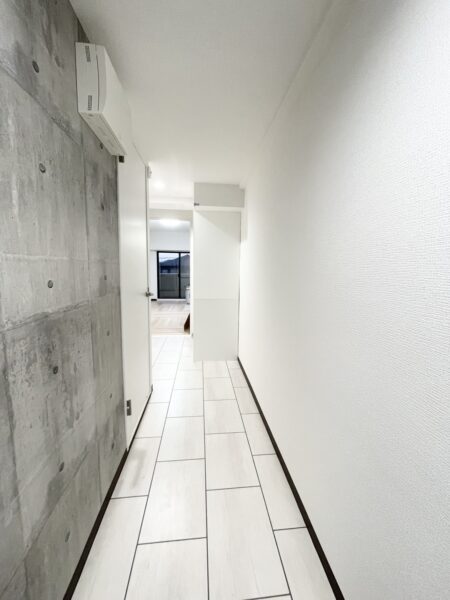 ※リノベ工事中 (玄関) ※リノベ工事中 (玄関)